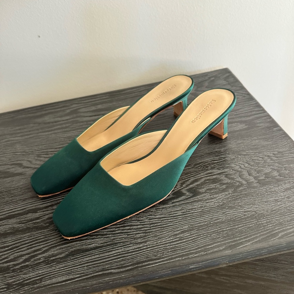 REFORMATION Monica satin mule emerald size 9